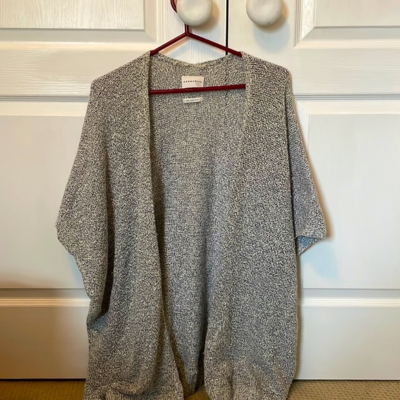 Aritzia Tops - Aritzia cardigan